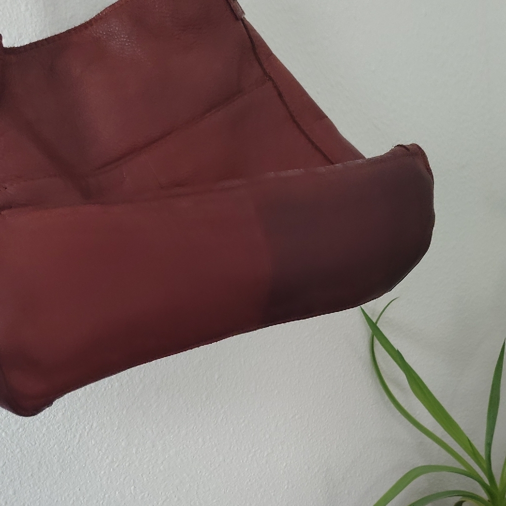 Chic Tan Leather Shoulder Bag - Picture 9 of 13